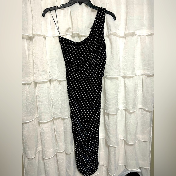 Love x Design One-shoulder tea length black/white polka dot dress - Picture 3 of 4